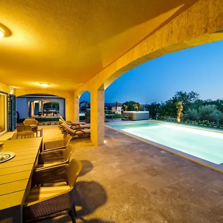 Villa Luxury Loma 1 *
