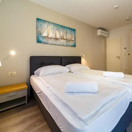 Luxury Loma 1