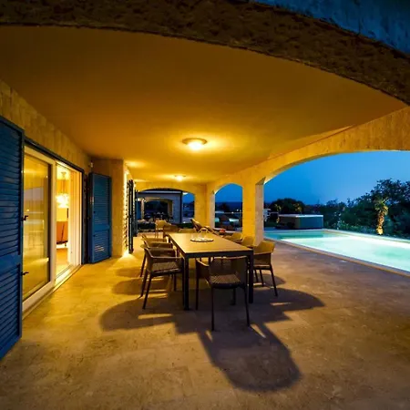 Villa Luxury Loma 1 *