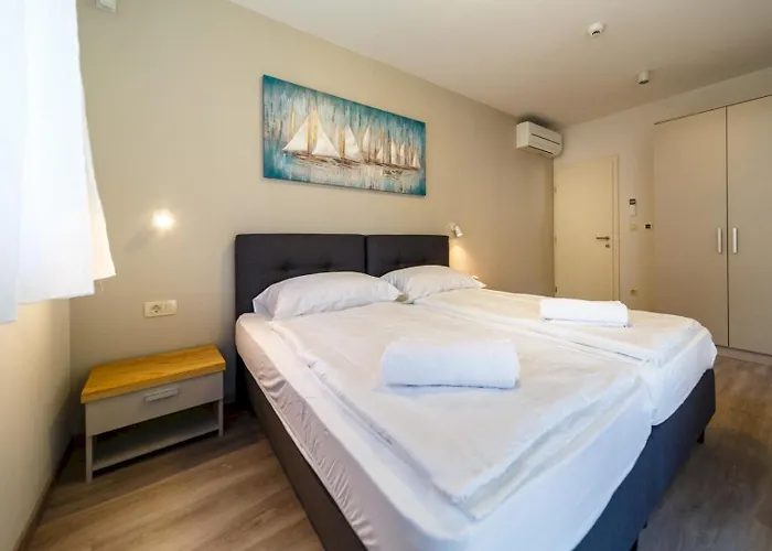 Luxury Loma 1