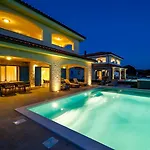 Villa Luxury Loma 1 *